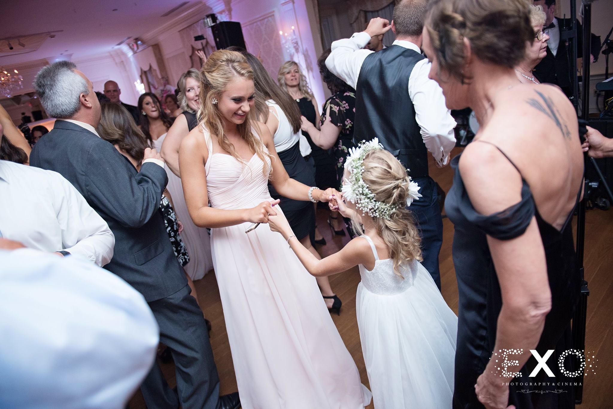 bride dancing with guests at reception with music by hank lane