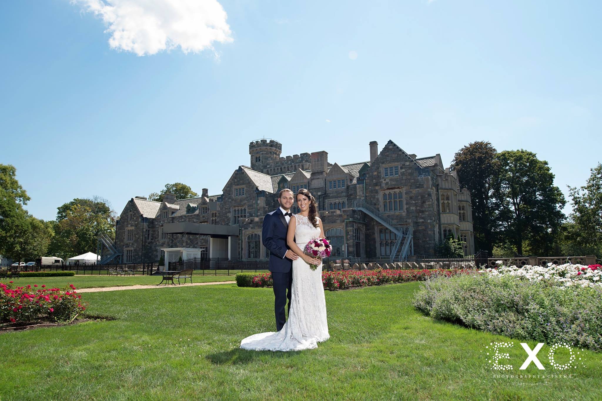 bride and groom in lawn outside the Hempstead House