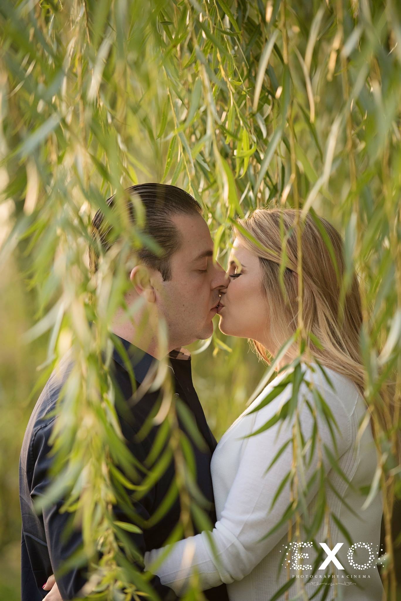 couple kissing in the trees near Gantry Park