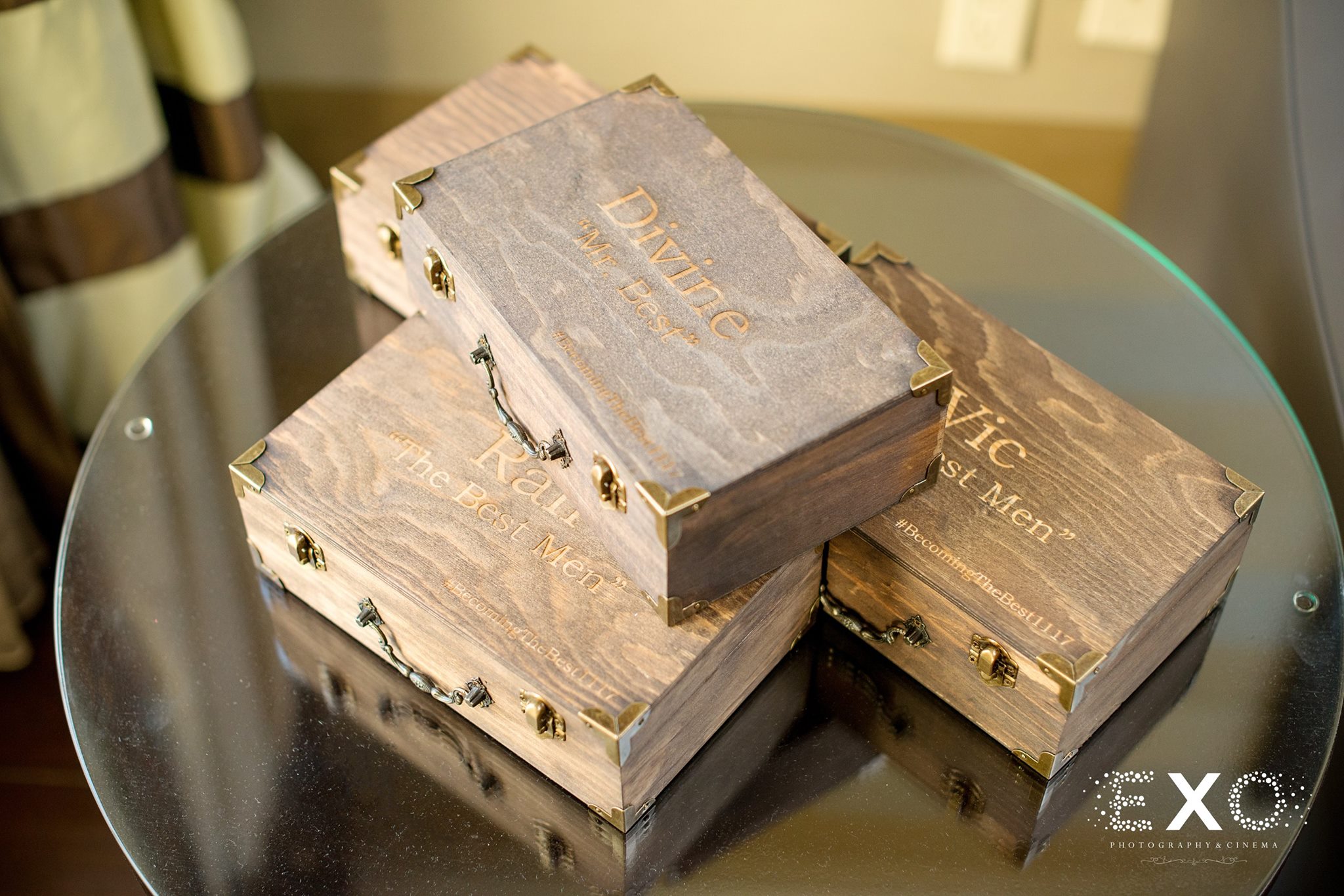 personalized wooden cases for groom and groomsmen