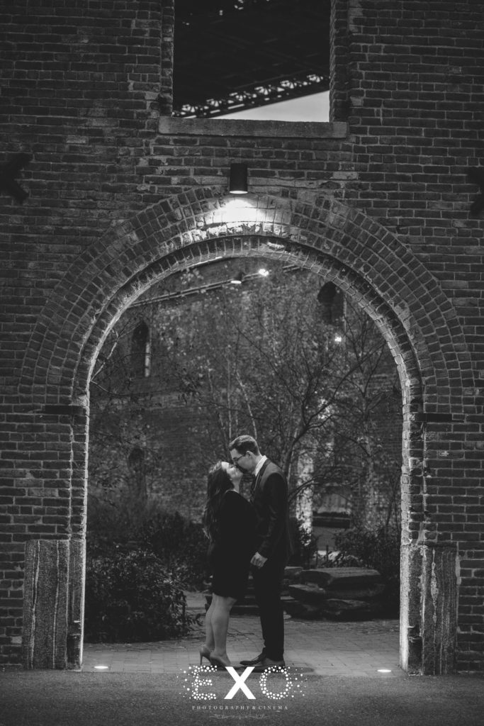 Brooklyn bridge arch manhattan couple photoshoot engagement