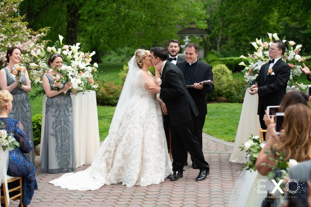 Bride and groom kissing at the altar at The Mansion at Oyster Bay