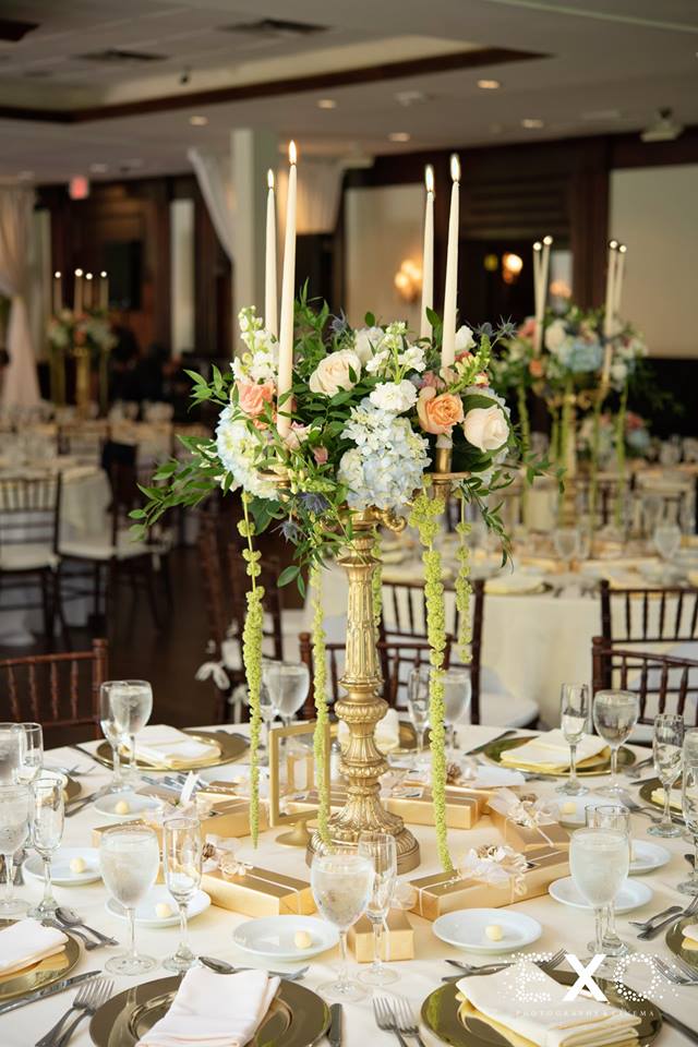 1920s style floral centerpieces at The Mansion at Oyster Bay