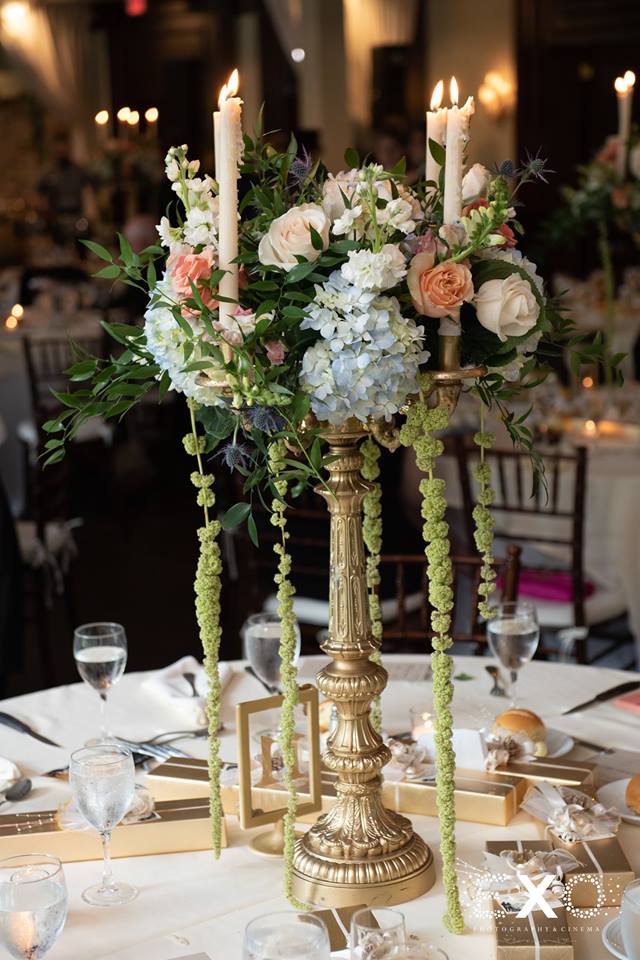 1920s style floral centerpiece at The Mansion at Oyster Bay
