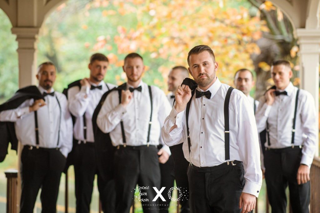 groom and groomsmen at The Mansion at Oyster Bay
