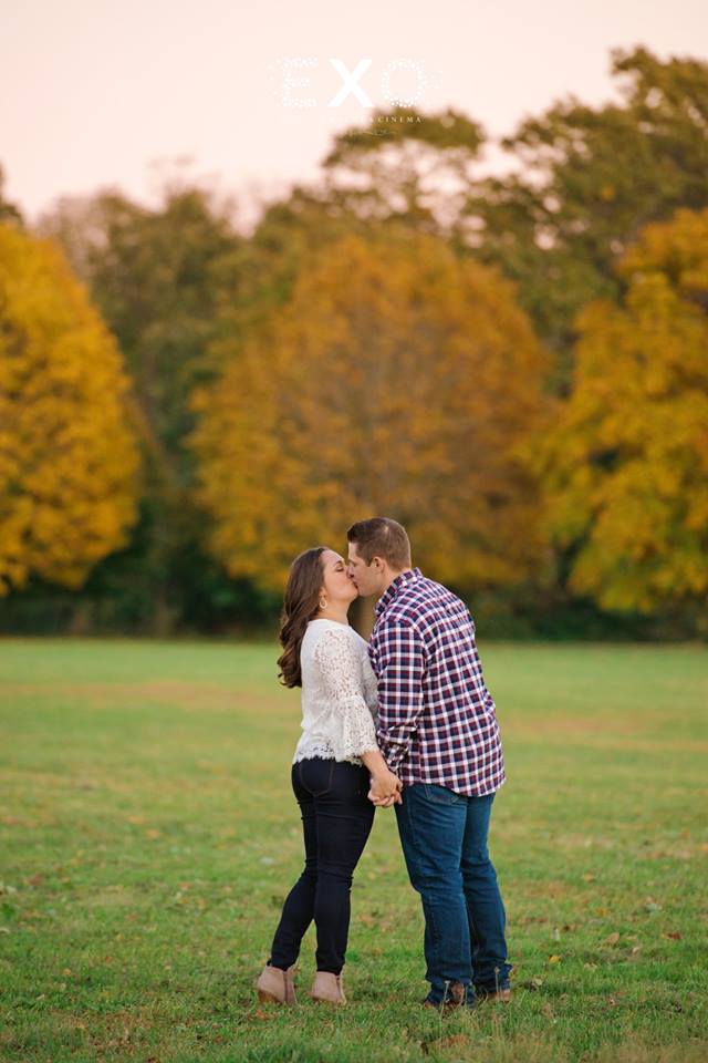 couple kissing in Caumsett State Park