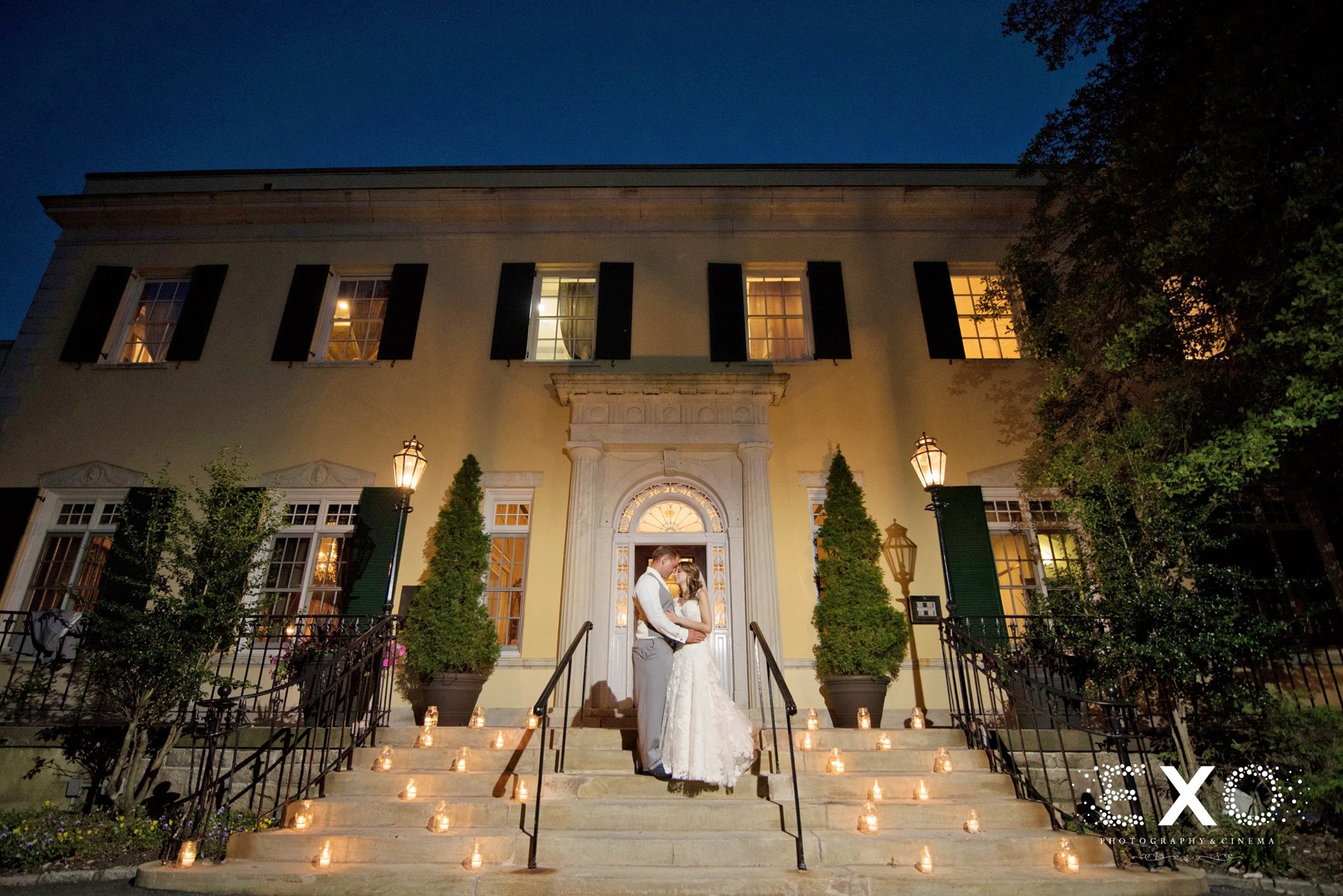 bride and groom on steps of The Mansion at Oyster Bay