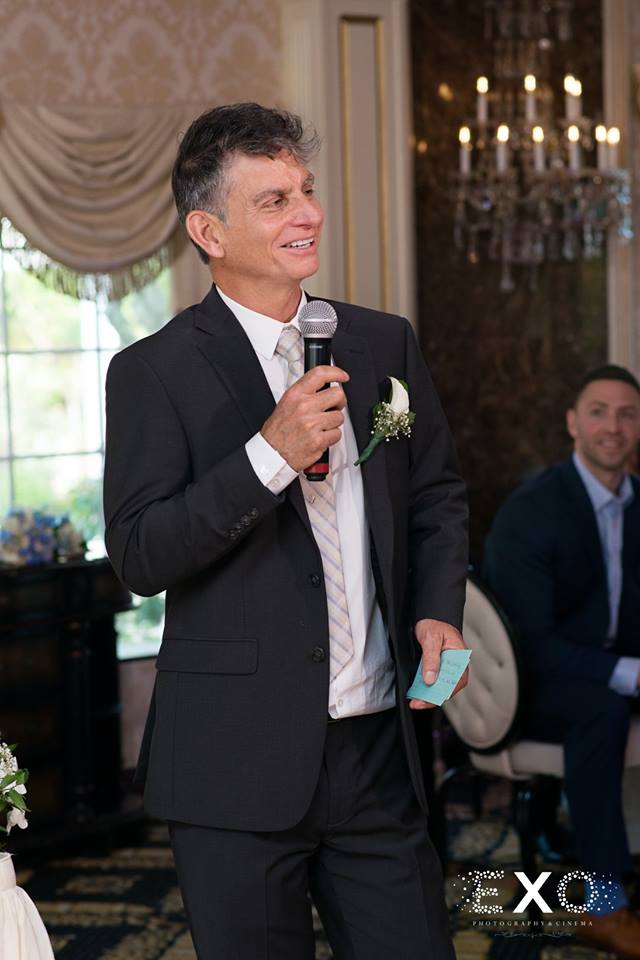 bride's father giving a speech at Giorgio