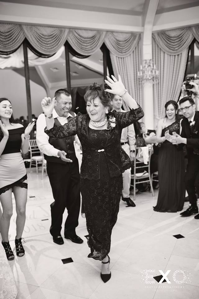 groom's mom dancing