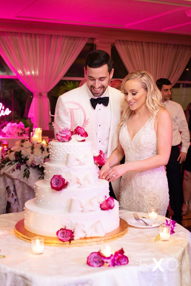 bride and groom cutting cake at Woodbury Country Club