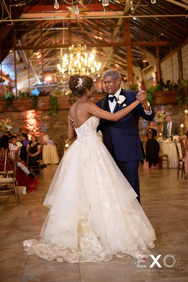bride and her father dancing at Fox Hollow