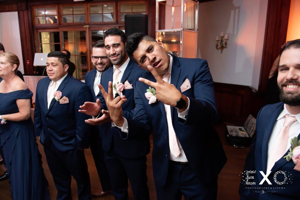 groomsman being silly at The Mansion at Oyster Bay