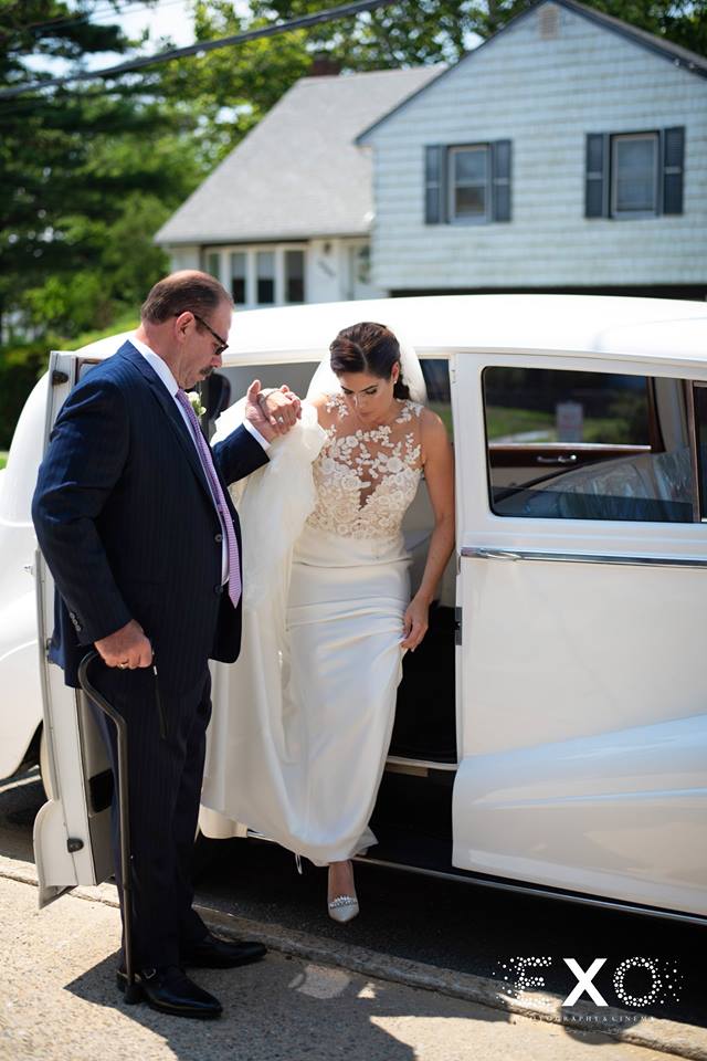 bride getting out of the car at The Mansion at Oyster Bay