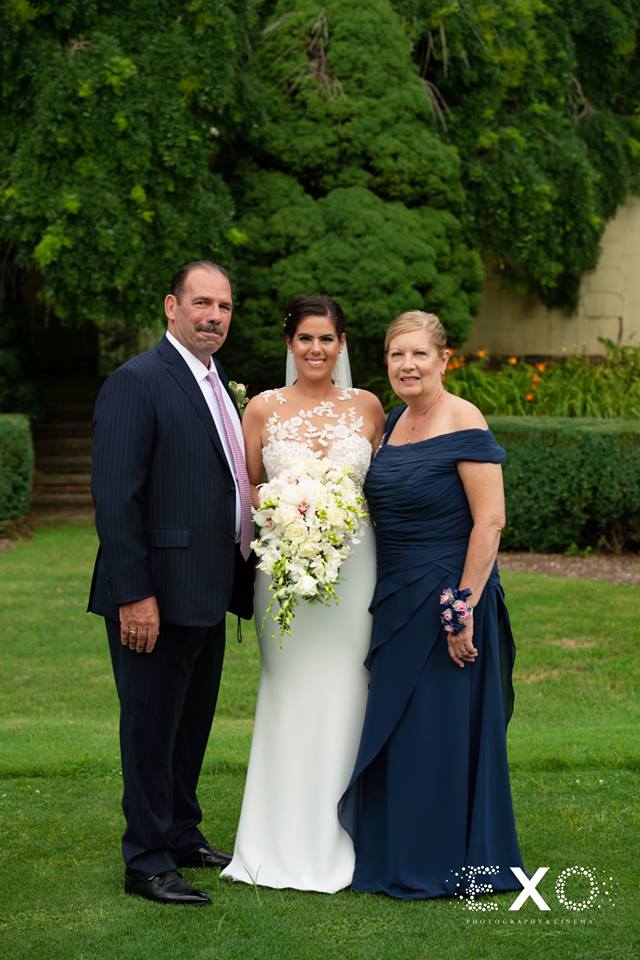 bride with her parents at The Mansion at Oyster Bay
