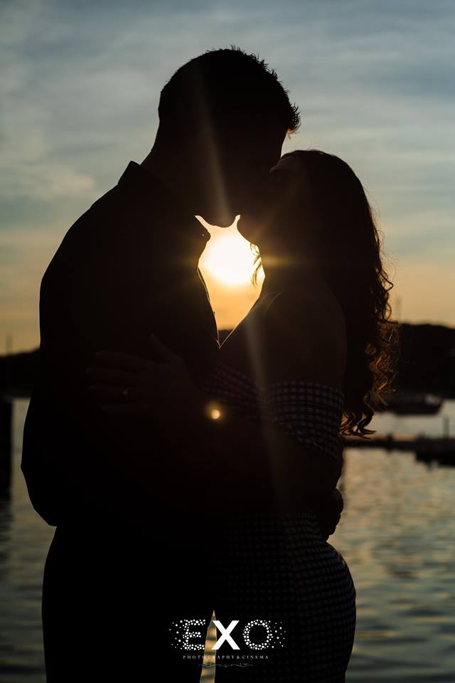 couple kissing at sunset in Northport Village
