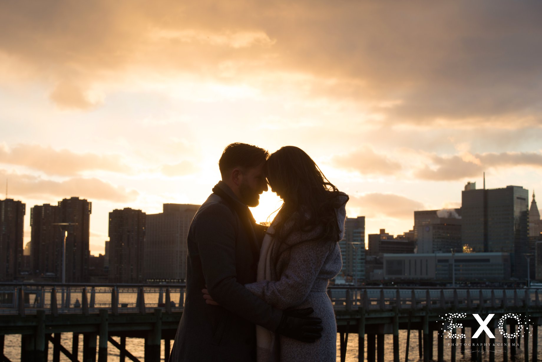 couple during sunset at Gantry Plaza State Park
