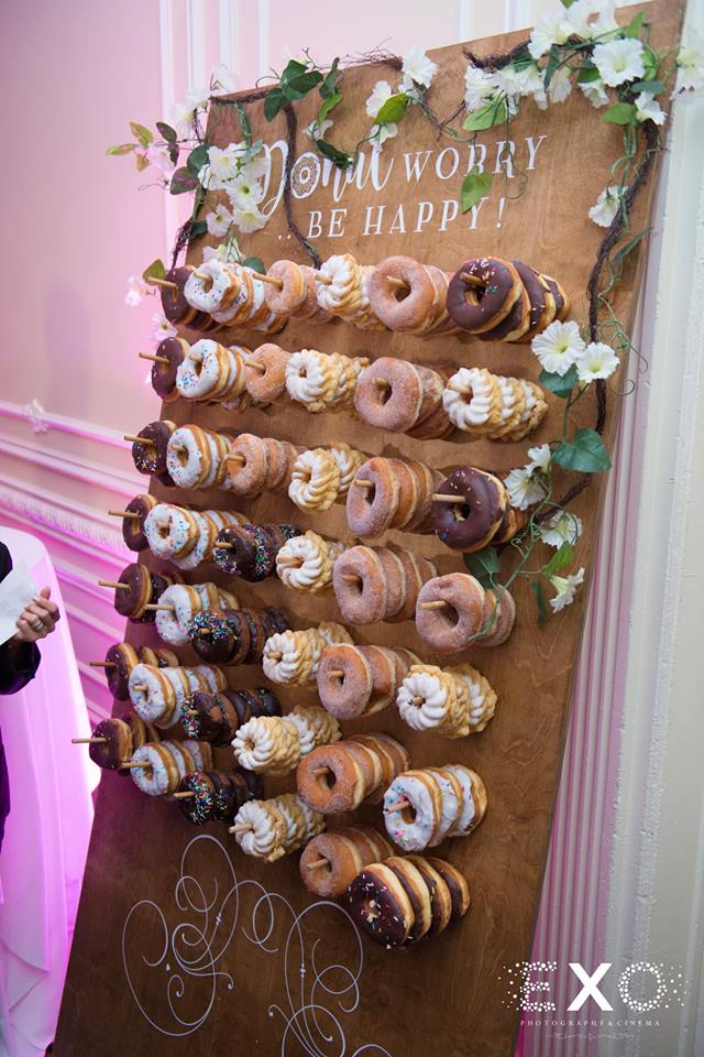 donut wall, wedding inspo