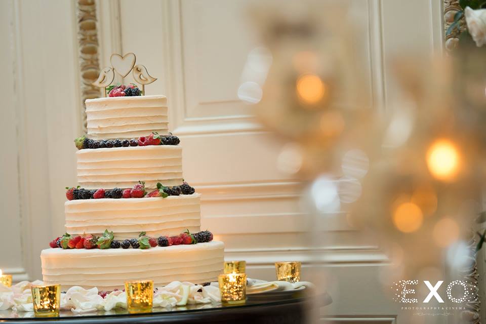 magnificent wedding cake