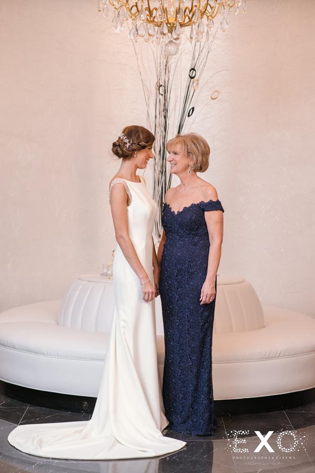 bride and her mother