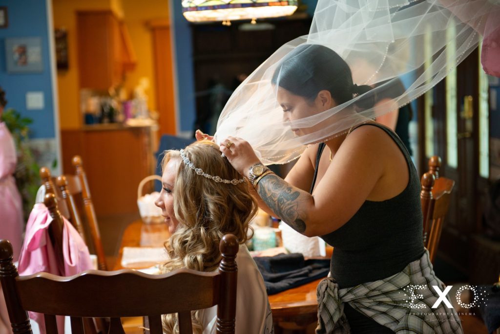 bride getting her veil put in