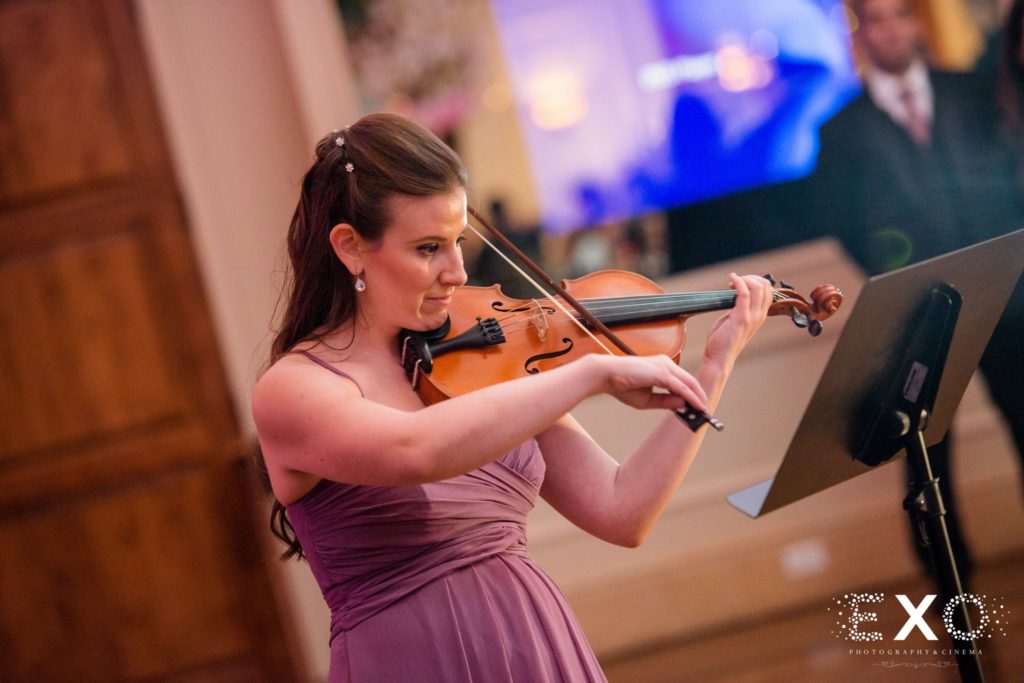 bridesmaid playing the violin at Larkfield Manor
