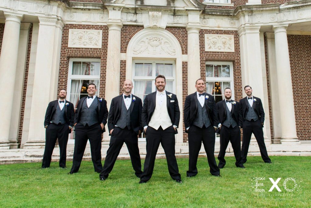 groom and groomsmen outside NYIT de Seversky Mansion