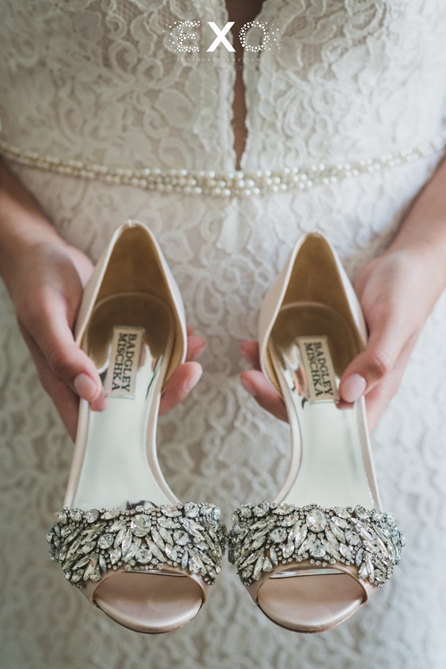 bride holding her shoes