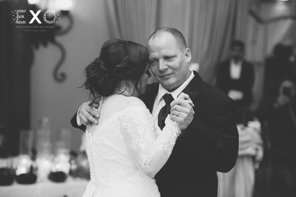 bride and father dancing at Crest Hollow Country Club
