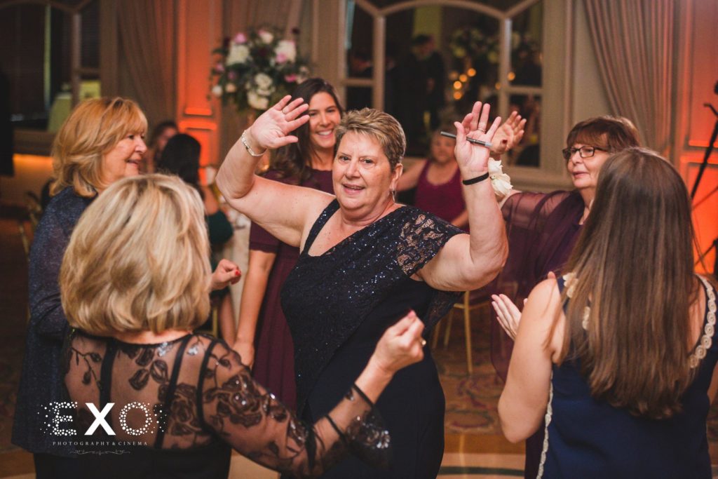 guests dancing at Crest Hollow Country Club