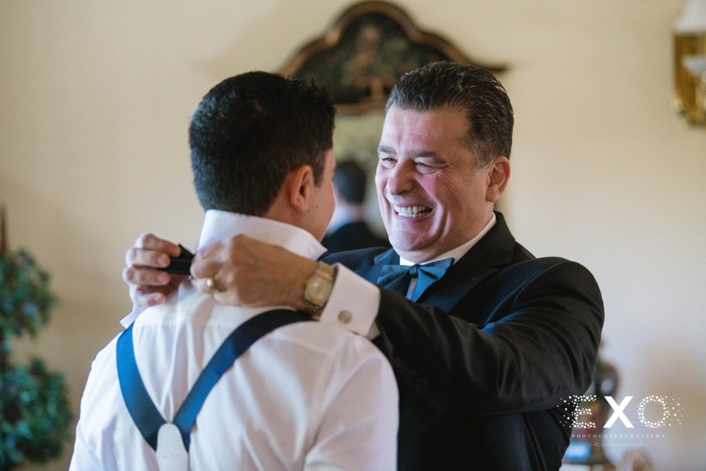 groom's dad helping him with his bowtie