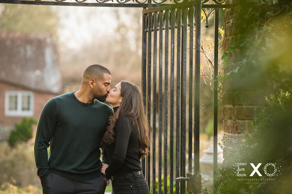 couple kissing in the gateway at Planting Fields Arboretum