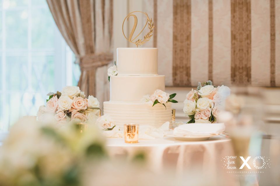cake and table decor
