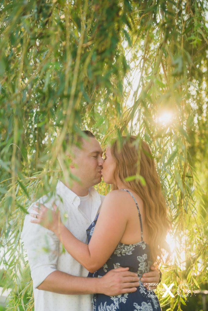 kissing under tree