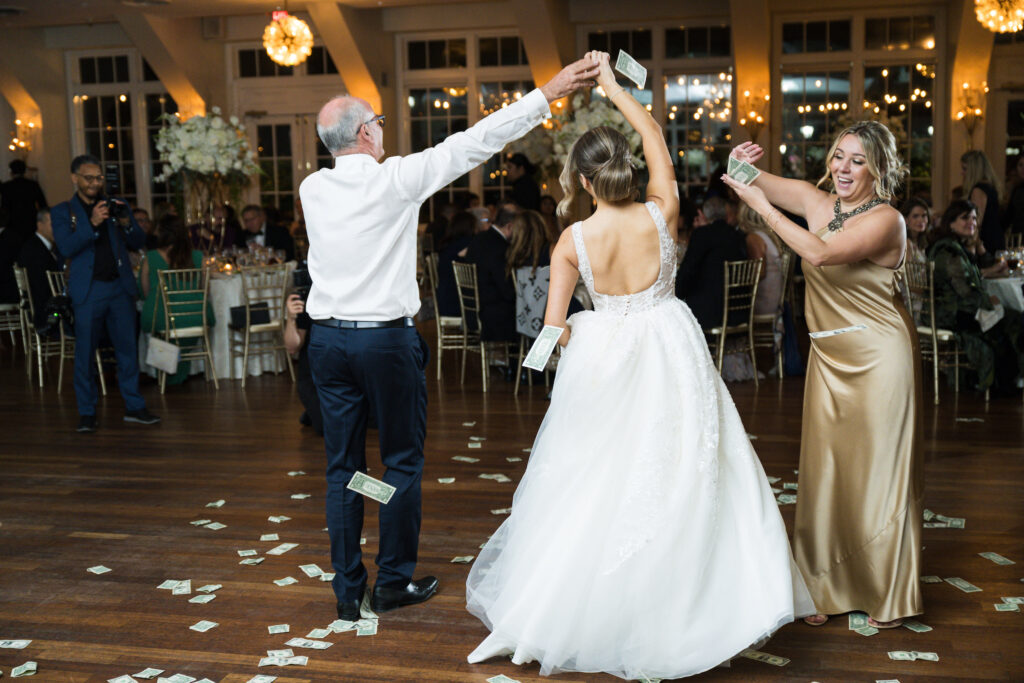 Bride dancing with her dad at Heritage Club Bethpage