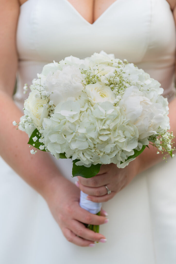 White floral wedding bouqet
