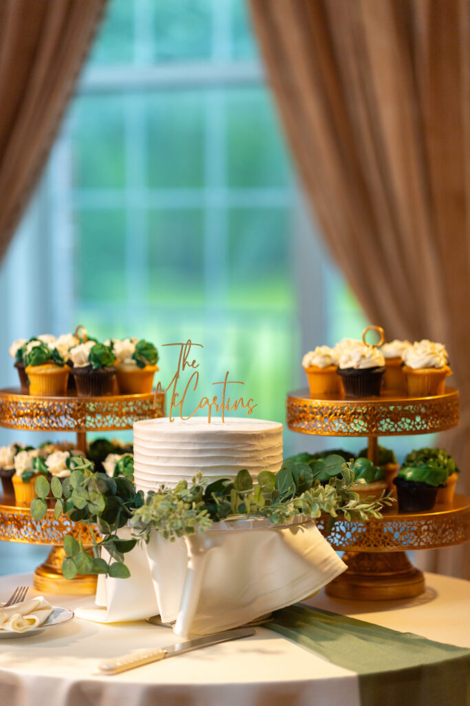The Woodside Club wedding cake and cupcakes